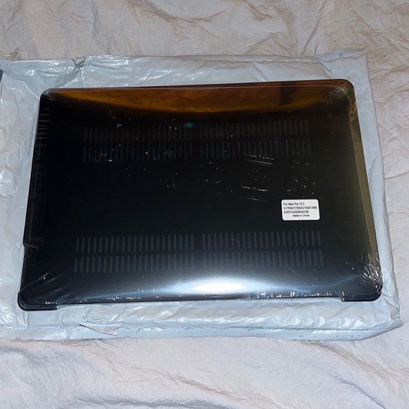 Apple Other - NWOT PRO 13.3 LAPTOP CASE/ SKIN